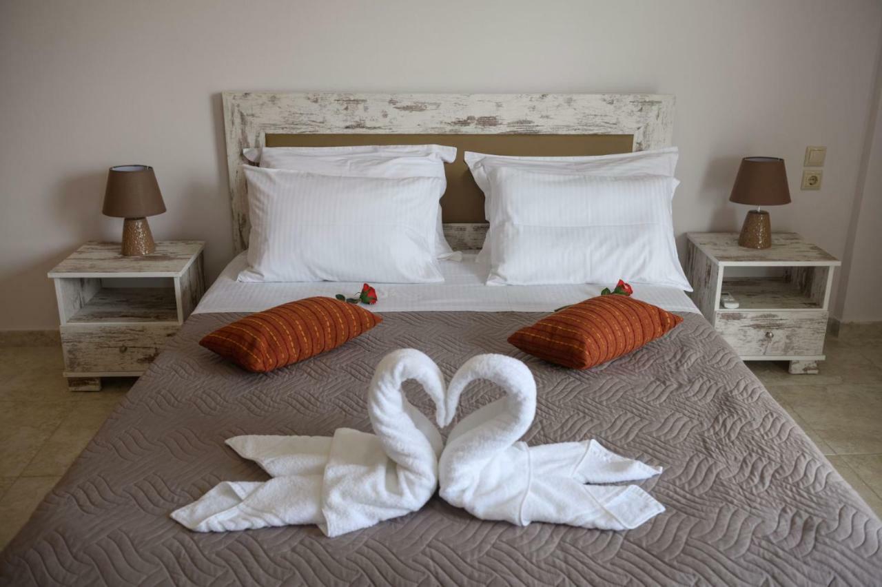 Coral Sea Apartment Kokkinos Pyrgos Eksteriør billede