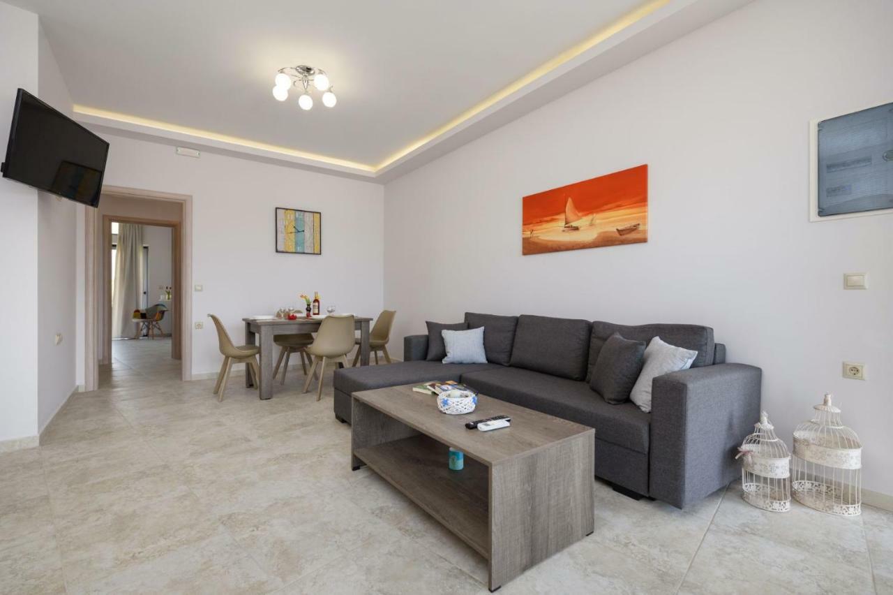 Coral Sea Apartment Kokkinos Pyrgos Eksteriør billede