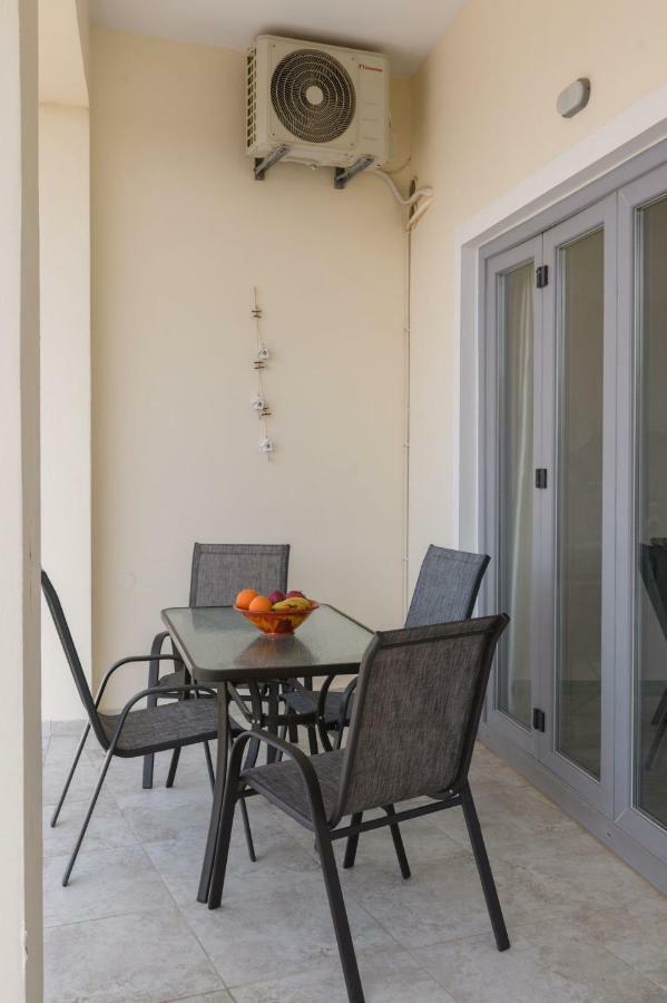 Coral Sea Apartment Kokkinos Pyrgos Eksteriør billede