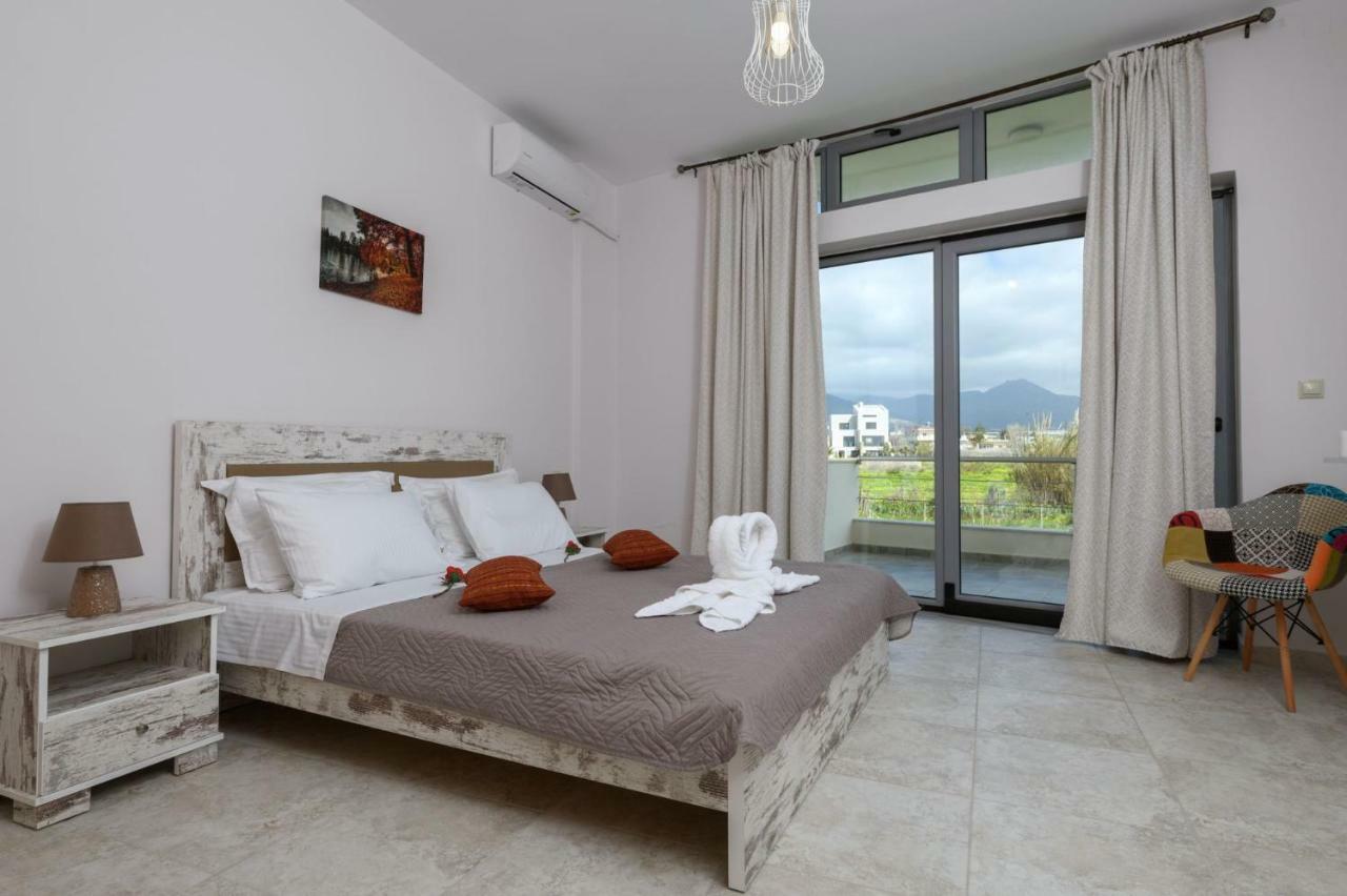 Coral Sea Apartment Kokkinos Pyrgos Eksteriør billede