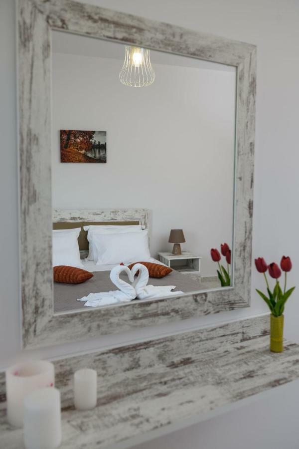 Coral Sea Apartment Kokkinos Pyrgos Eksteriør billede
