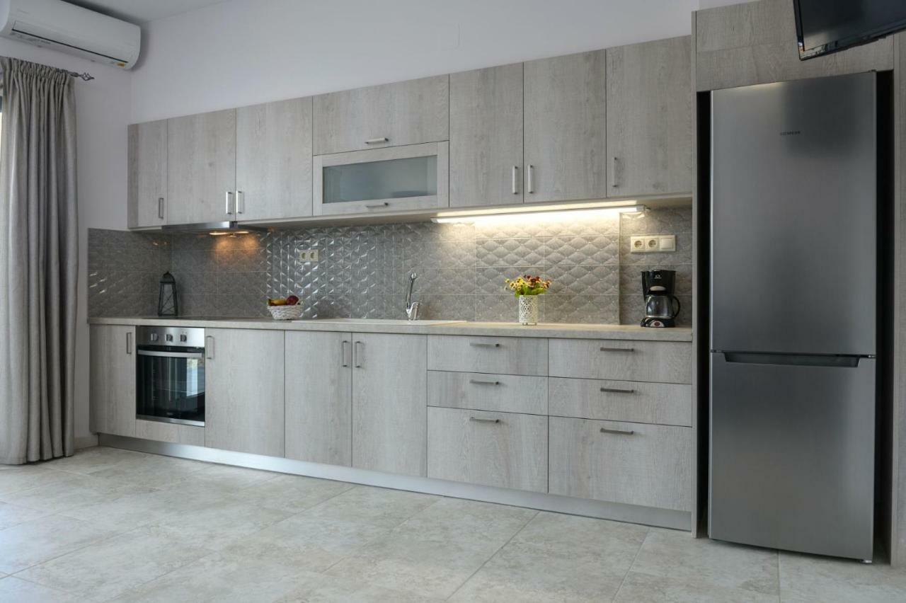 Coral Sea Apartment Kokkinos Pyrgos Eksteriør billede