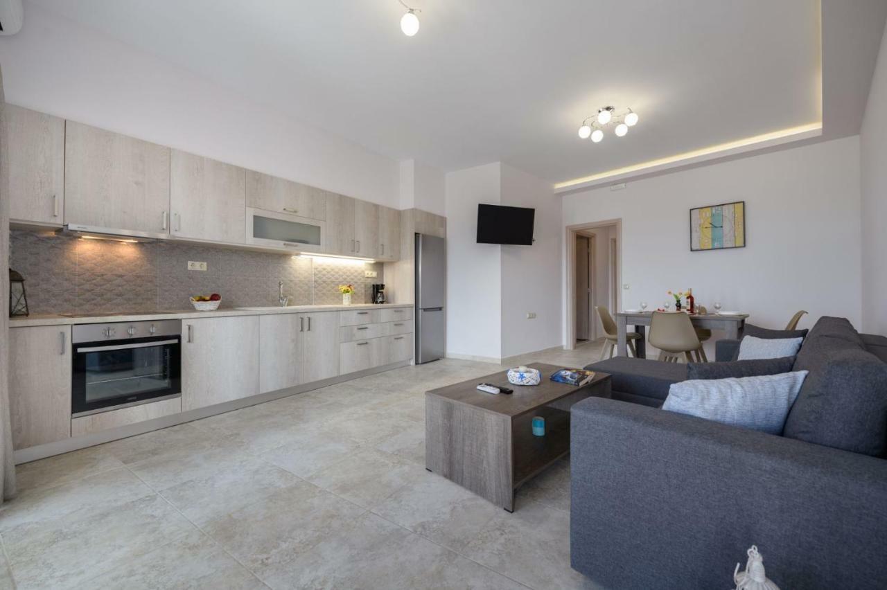 Coral Sea Apartment Kokkinos Pyrgos Eksteriør billede